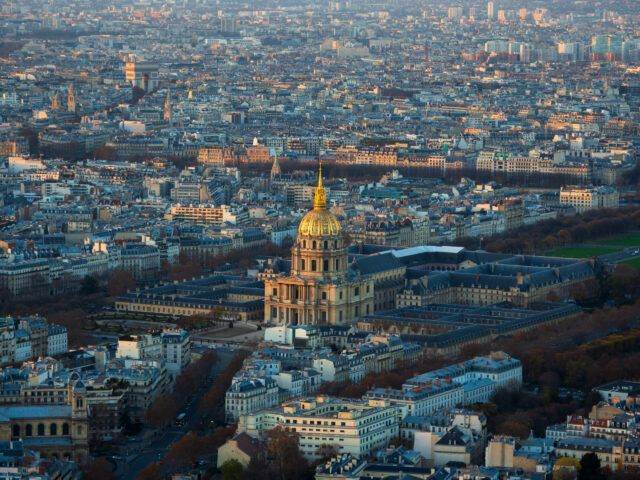 Paris Travel Guide: Discovering Paris A Jewel of History, Culture, and Romance