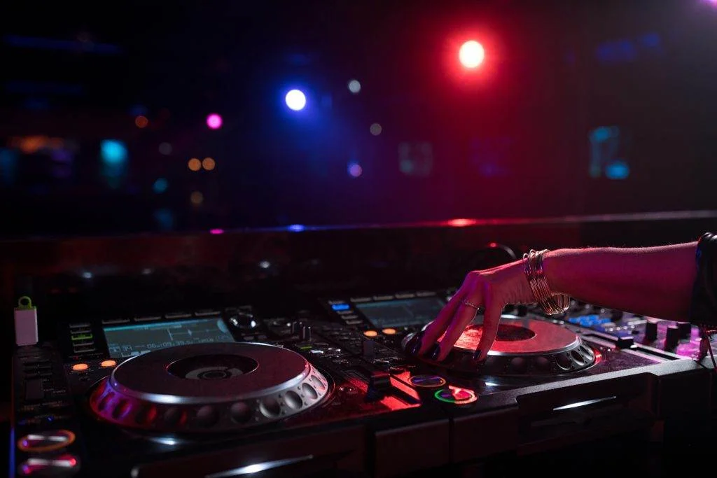 Amsterdam Nightlife Tips: A Guide to the City's Vibrant After-Dark Scene 5 Amsterdam Nightlife Tips: A Guide to the City's Vibrant After-Dark Scene