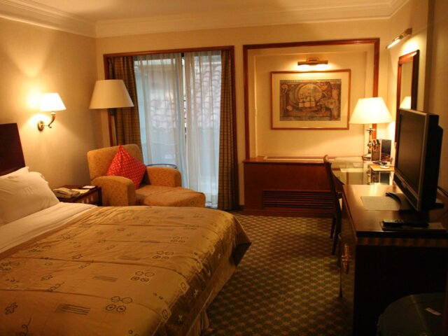 Top Hotels Recommend the Best Travel Credit Cards for Frequent Travelers